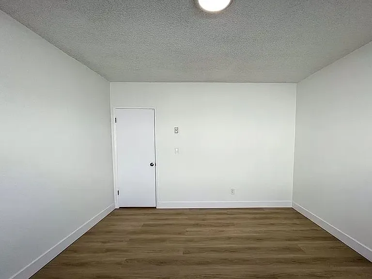 3505 Emerald St — Photo 44