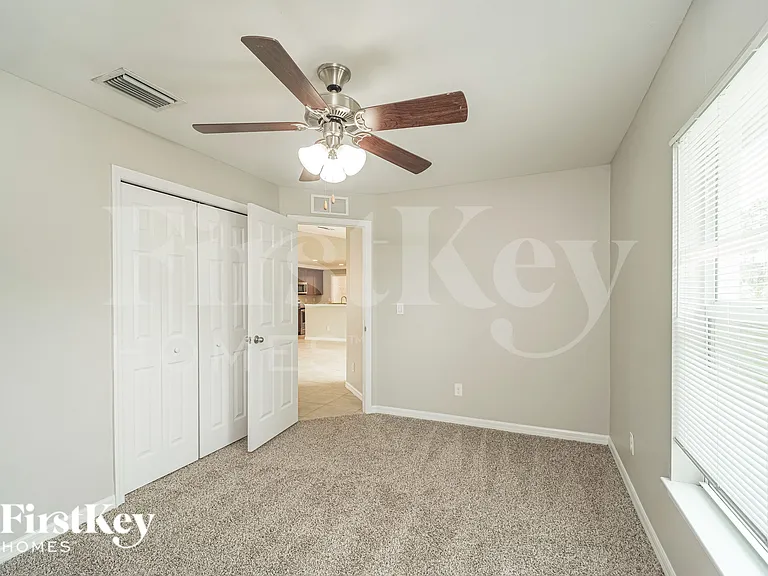 2325 NW 34th Ave — Photo 15