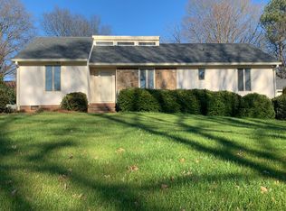 921 Glenshannon Rd, Matthews, NC 28105