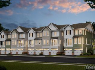 229 Park Ln #412, Dunellen, NJ 08812