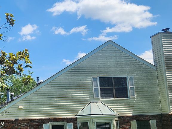 3rd image of 1303 Leaside Ln