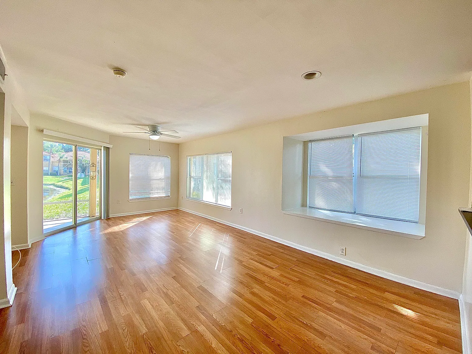 2 bed, 2.0 bath, 906 sqft, $2,000 — Photo 4