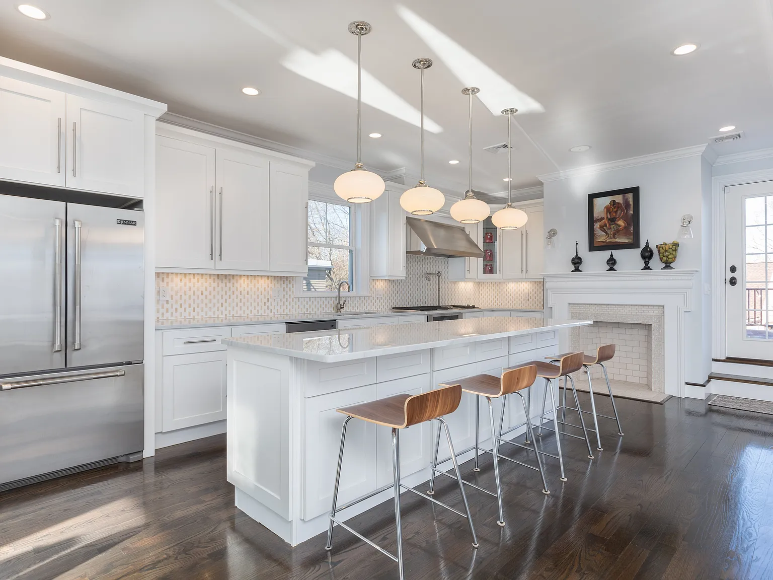 3 bed, 3800 sqft, $5,499 — Photo 4