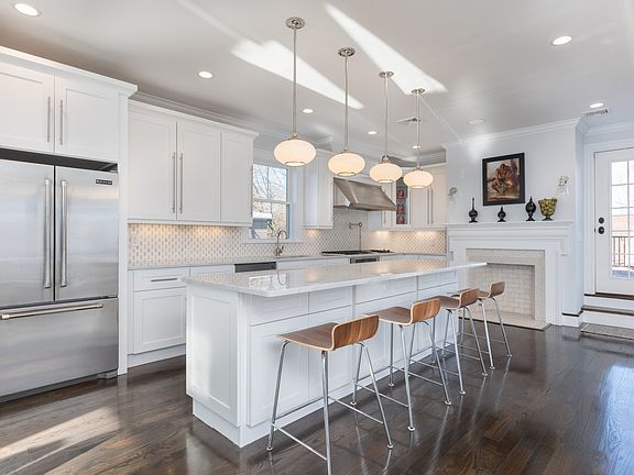 3rd image of 27 Howland St #Penthouse 1