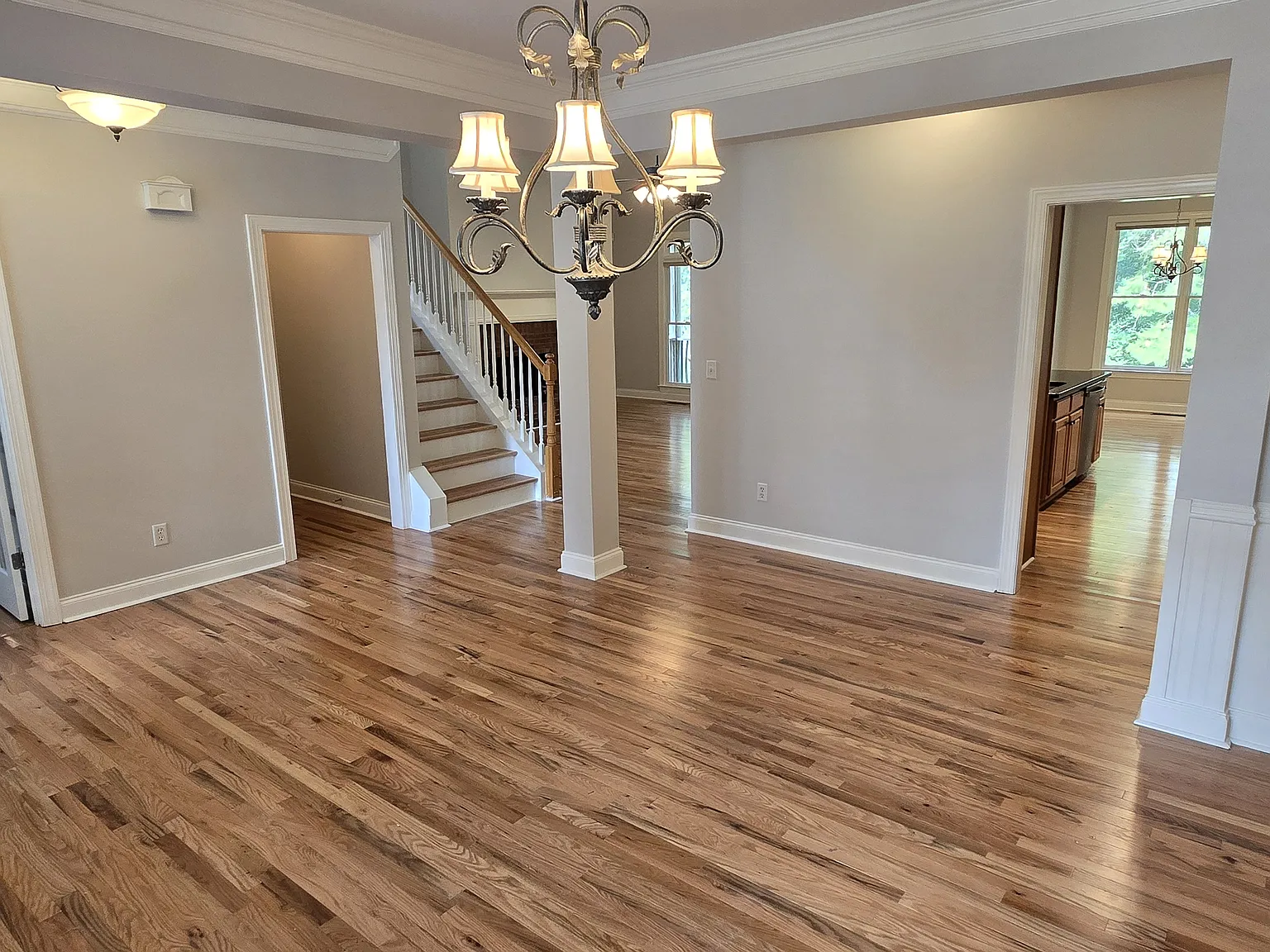4 bed, 2.5 bath, 2700 sqft, $2,800 — Photo 4