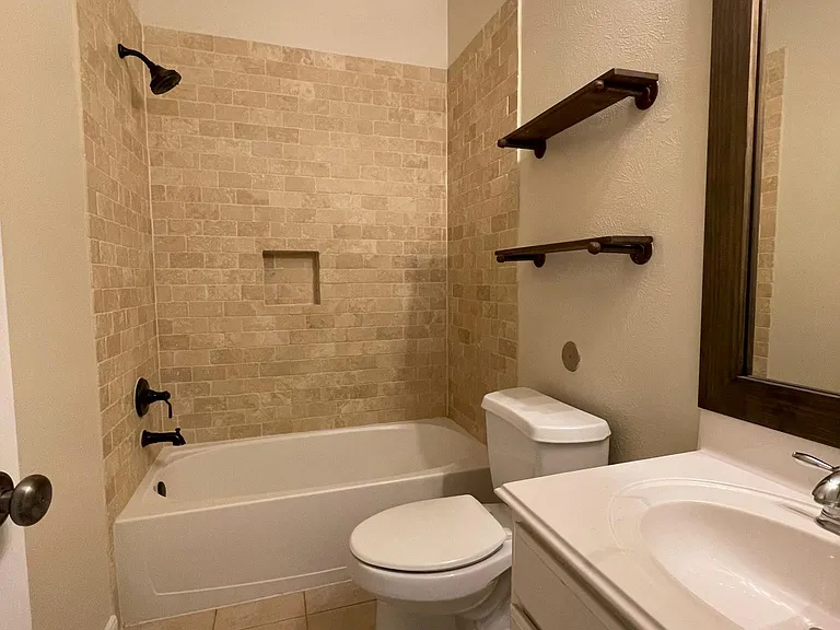 2313 Cantabria Ln — Photo 12