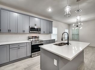 402 Royal St, Cleburne, TX 76031