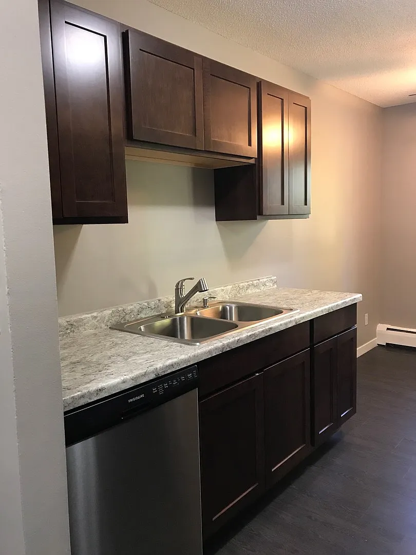 Apartments on 6th Ave — Photo 2