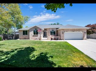 9517 S Sweet Blossom Dr, South Jordan, UT 84095