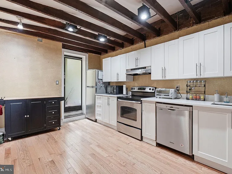 1425 Wisconsin Ave NW #1 — Photo 3