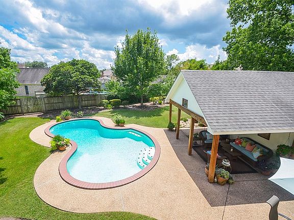 3rd image of 3827 W Wisteria Cir
