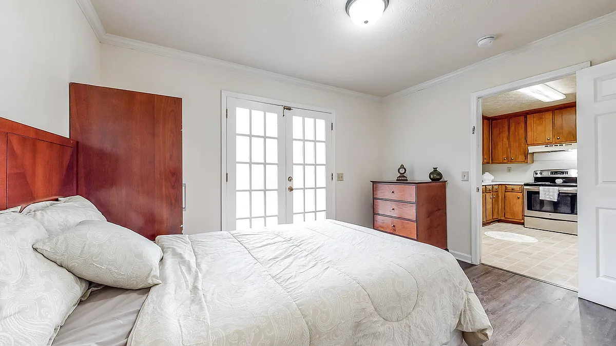Sunny bedroom - Wexford Ln