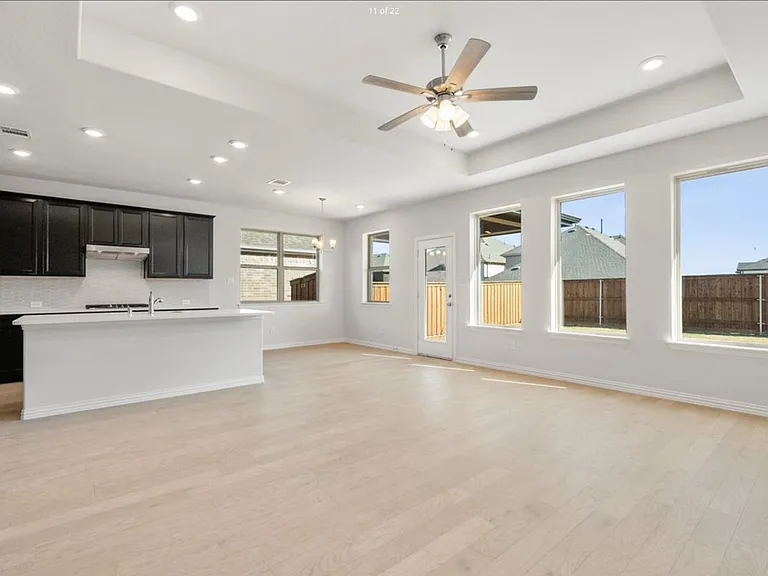 3837 Pennington Ave — Photo 6