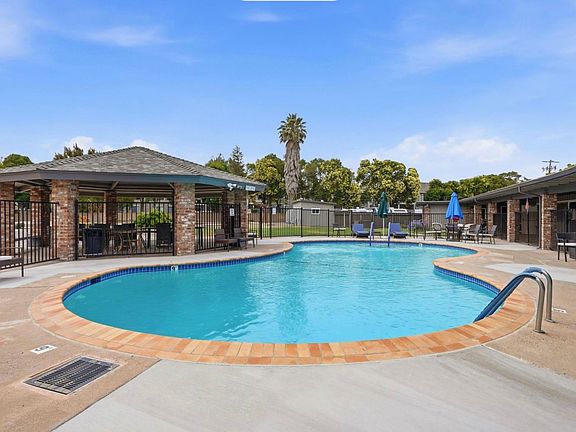 3rd image of 205 Tangerine Ct