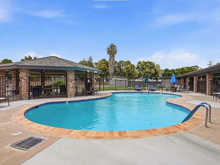 205 Tangerine Ct — Photo 4