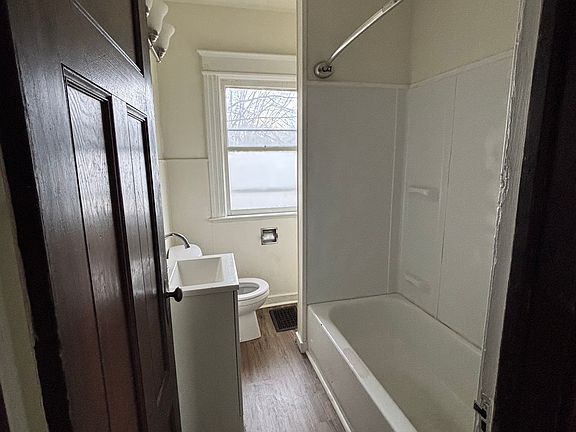4th image of 245 Sawyer St