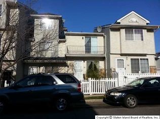 17 Scenic Ln, Staten Island, NY 10304