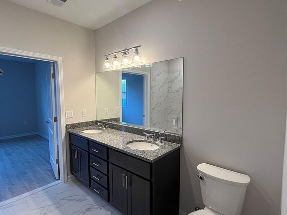 4th image of 415 Tower Ridge Cir