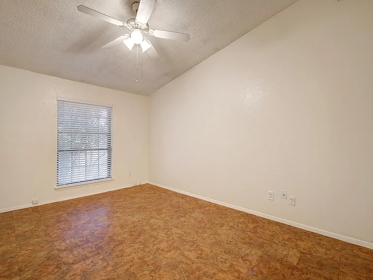 10509 Doering Ln — Photo 11
