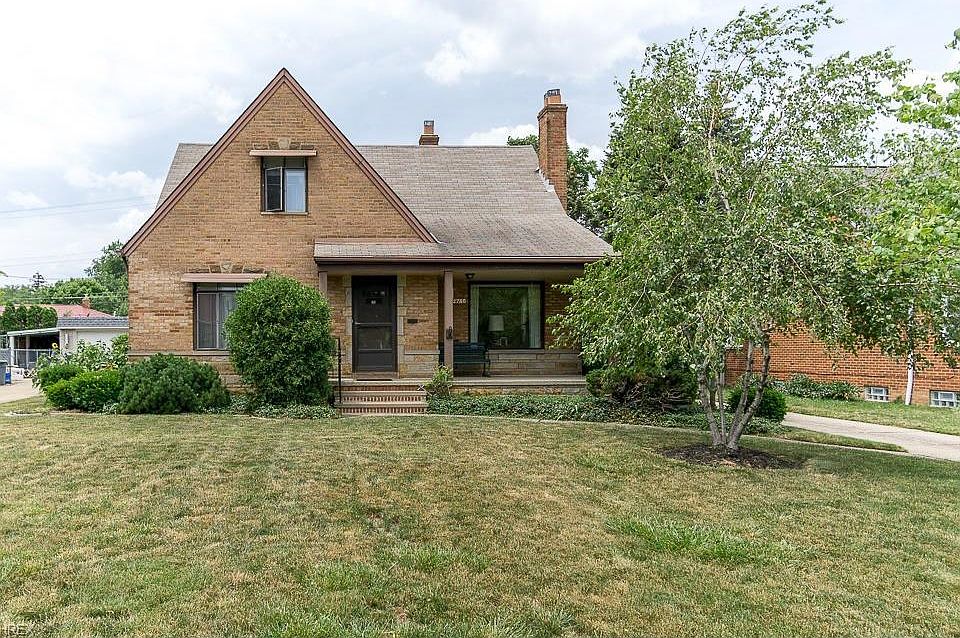 1st image of 2780 Forestview Ave