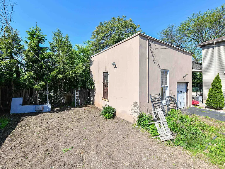 241 Maple St — Photo 31