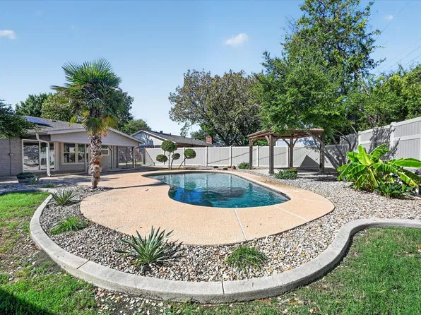 521 E Glendale St, Crowley, TX 76036