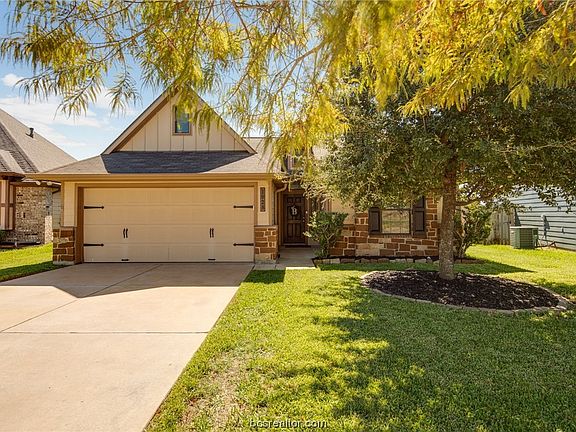 5th image of 1028 Venice Dr
