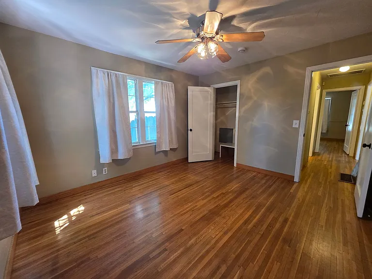 221 Oakshire Ave — Photo 24