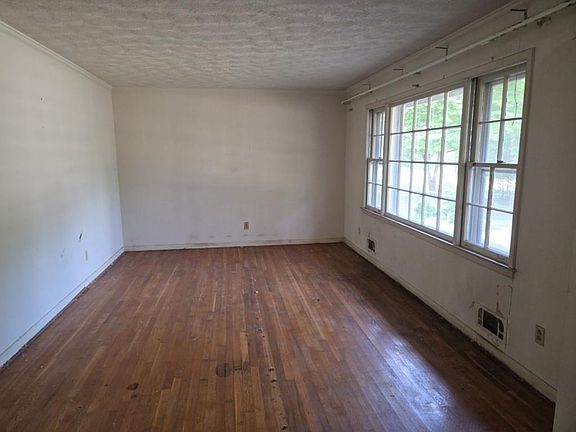 2nd image of 4461 Yates Rd