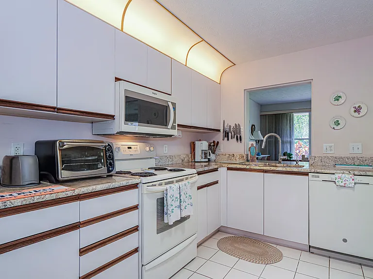 847 Lake Orchid Cir — Photo 9