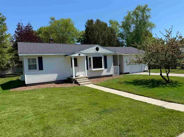 406 Burns St, Charlevoix, MI 49720