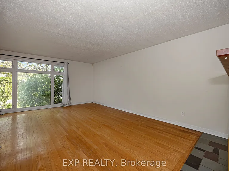 21 Southview Cres — Photo 9