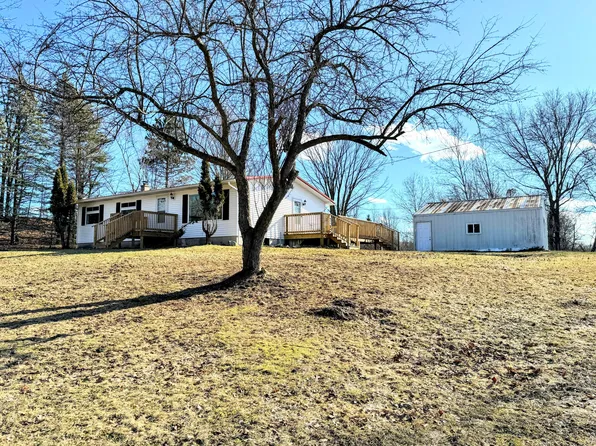 9637 E 64th St, Chase, MI 49623