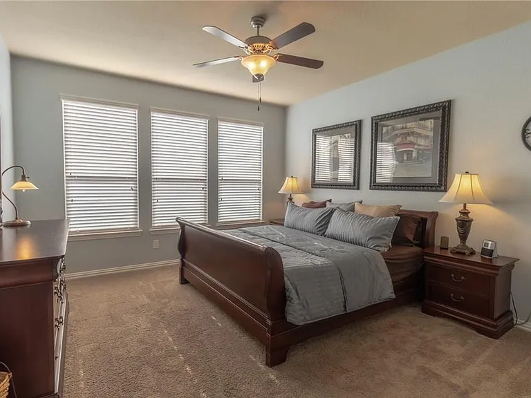 809 Park Place Ln — Photo 12