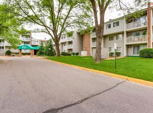 1601 N Innsbruck Dr APT 304, Minneapolis, MN 55432