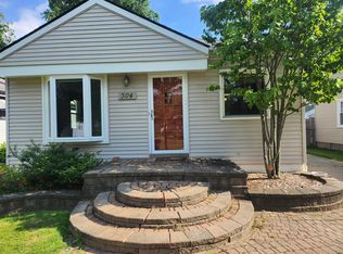 304 Roth Blvd, Clawson, MI 48017