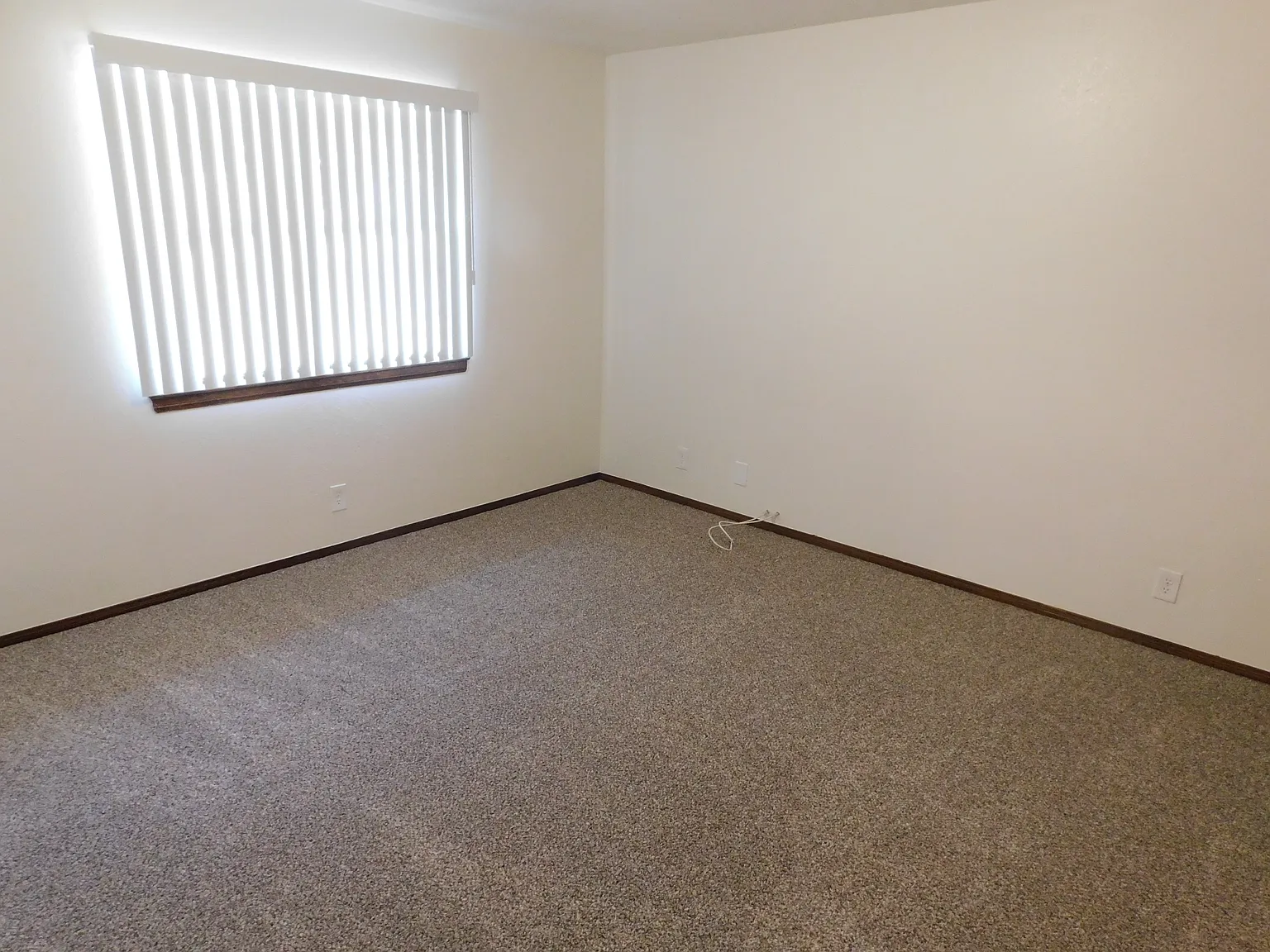 3 bed, 2030 sqft, $2,250 — Photo 2
