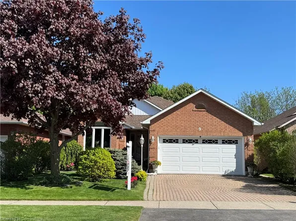 9 Premier Rd, Hamilton, ON L8B 0B9
