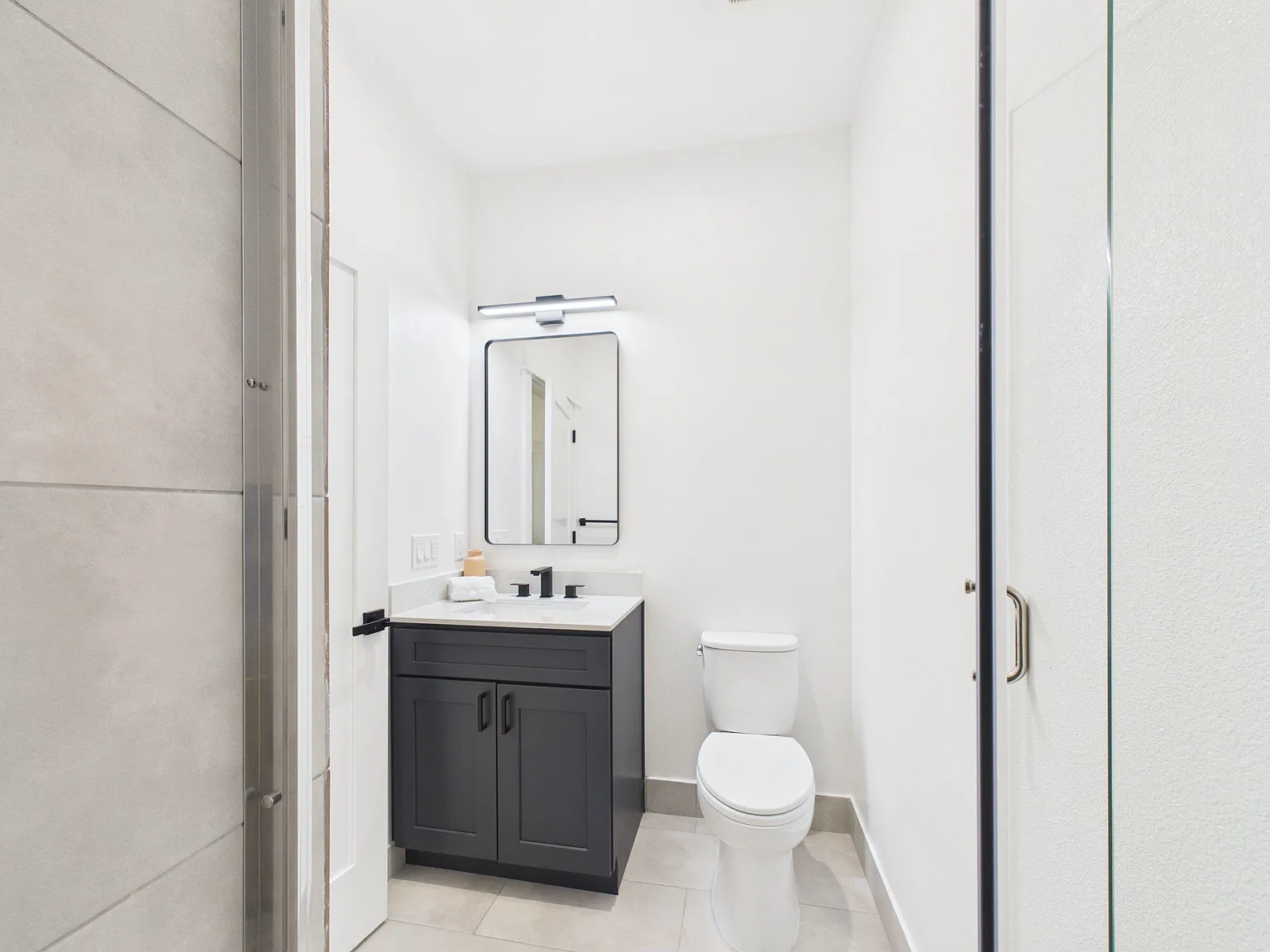 4 bed, 5.0 bath, 2400 sqft, $1,364 — Photo 3