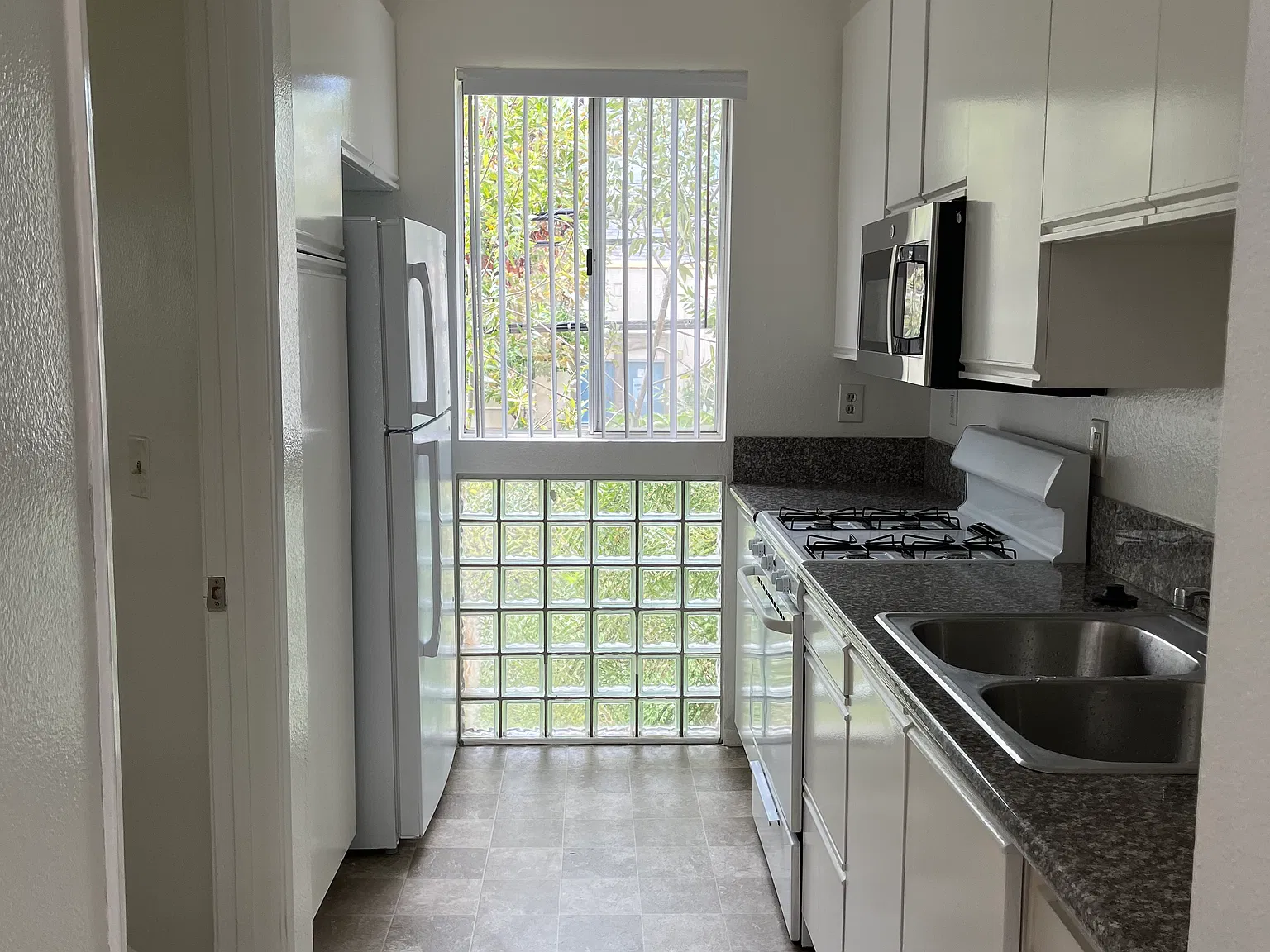 2 bed, 2.5 bath, 1185 sqft, $3,100 — Photo 4
