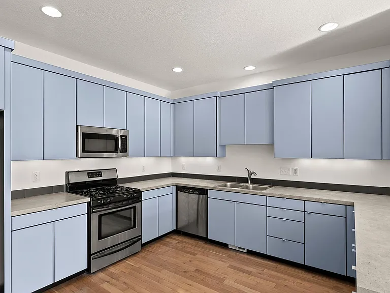 3220 N Michigan Ave — Photo 11