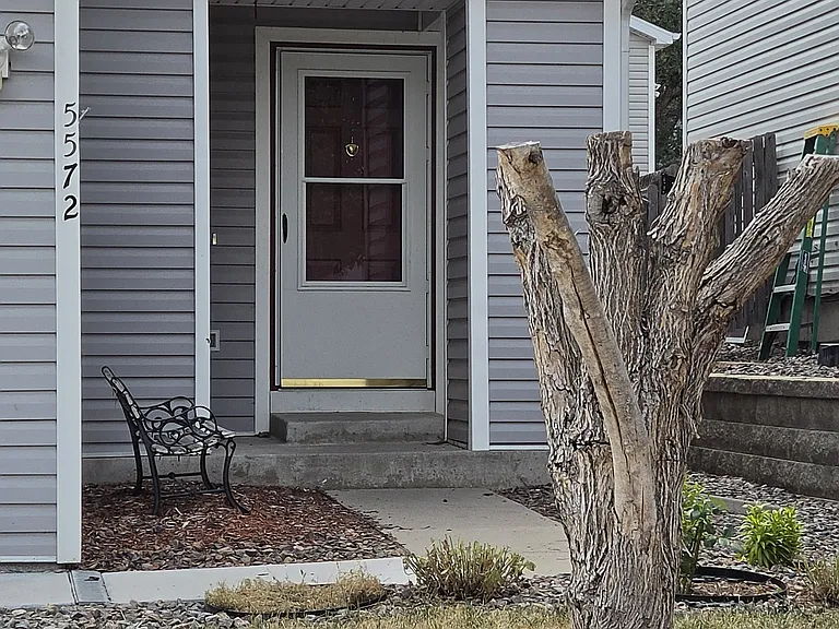5572 S Quemoy Cir — Photo 2