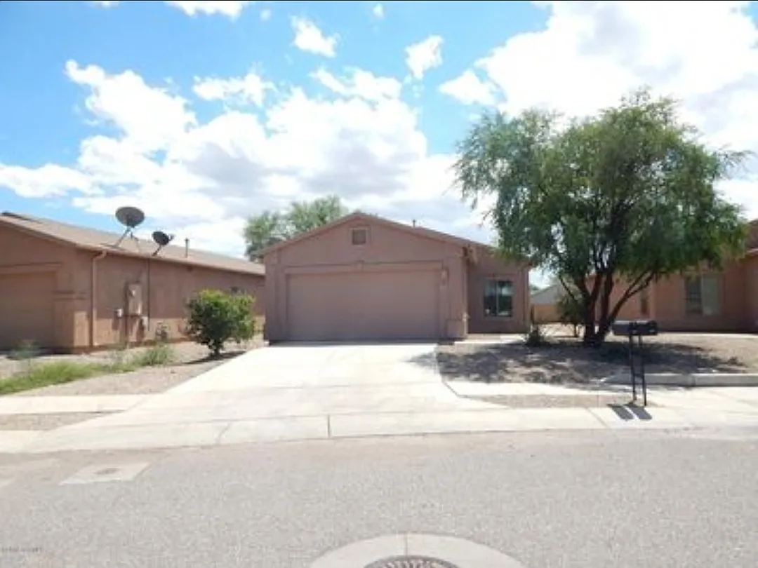3 bed, 1387 sqft, $1,700 — Photo 1