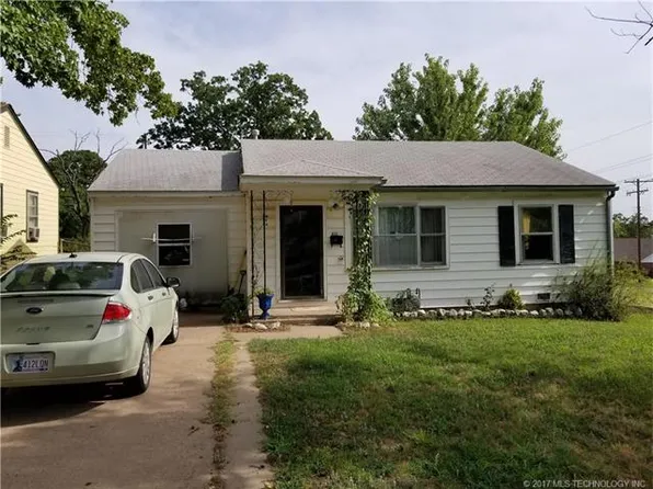 623 E 6th Ave, Bristow, OK 74010