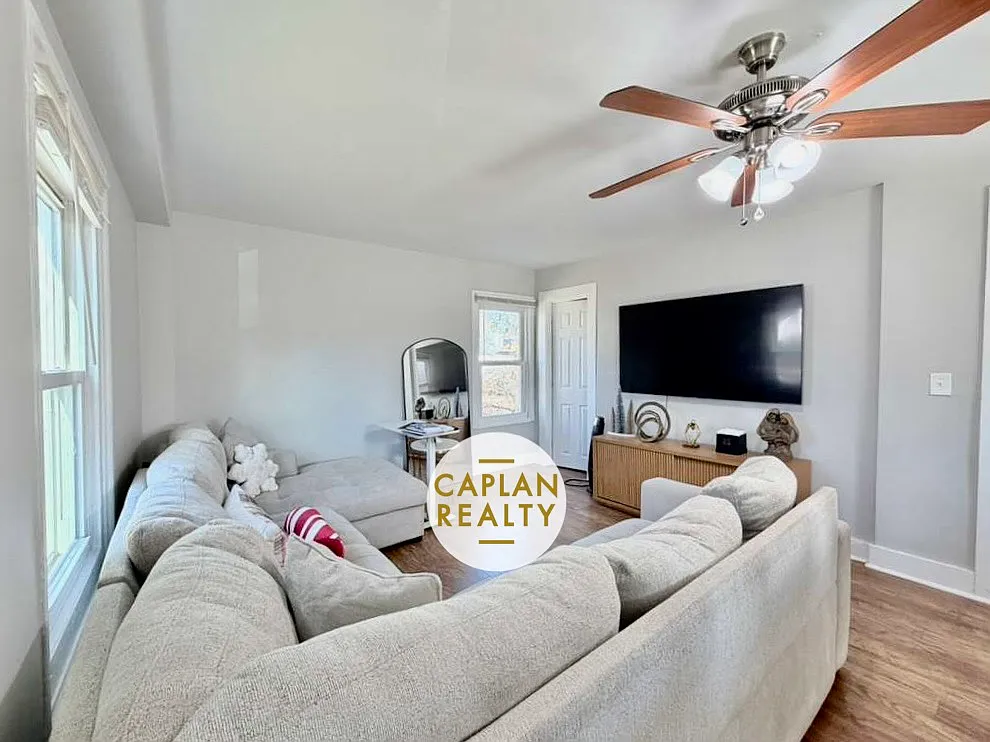 3 bed, 2.5 bath, 1500 sqft, $2,850 — Photo 2