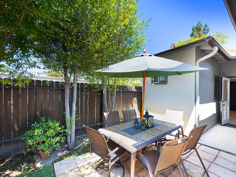 206 S Center St #B — Photo 6