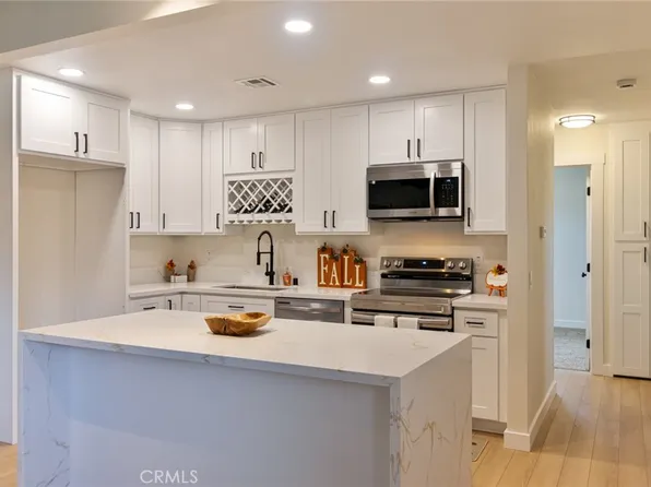 9516 Yucca Rd, Apple Valley, CA 92308