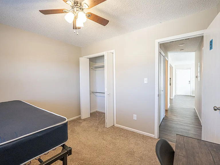 440 E Madison St — Photo 36