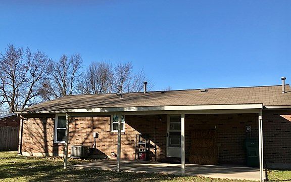 3rd image of 2405 Hunt Ave