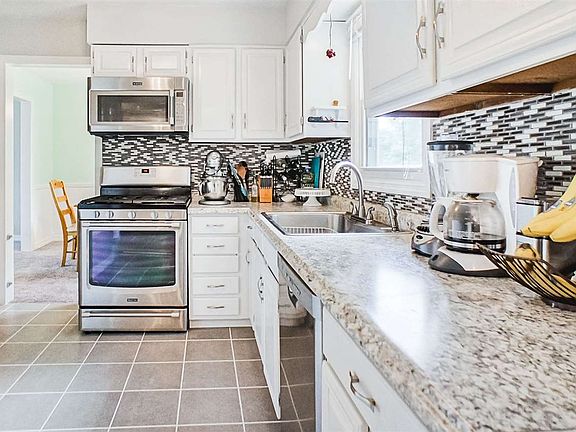 4th image of 1358 Matthews Ln
